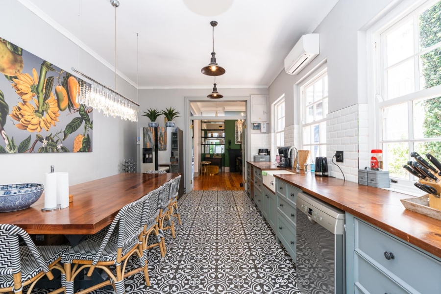 4 Bedroom Property for Sale in Oranjezicht Western Cape